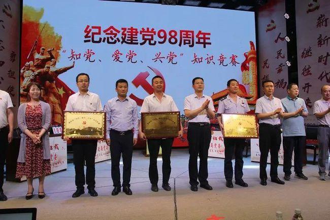 怎么与女同事相处愉快？游戏画面